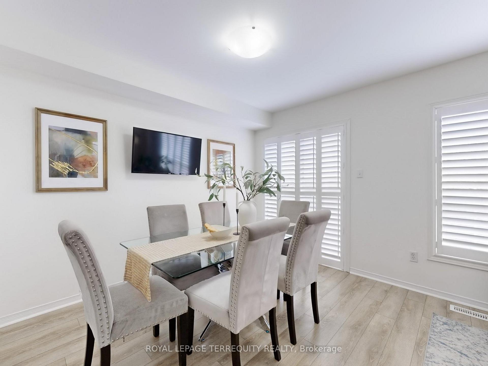 4 Bedrooms Condo at 6399 Spinnaker,  Mississauga For sale