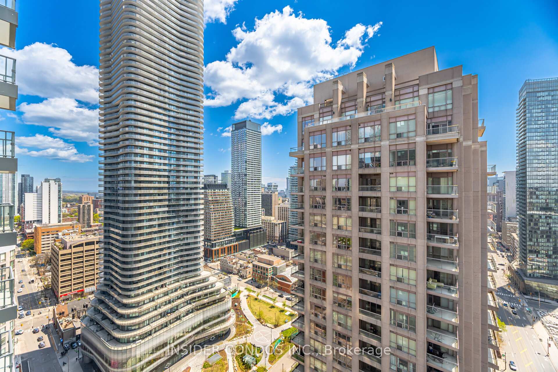 2 Bedrooms Condo at 955 Bay, Toronto For sale
