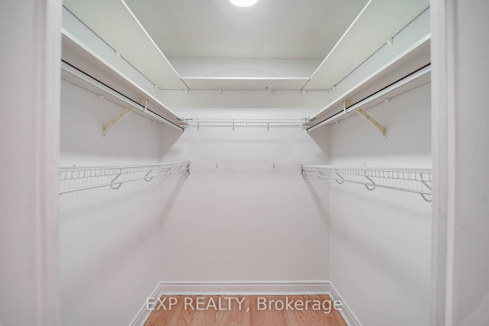 3 Bedrooms Condo at 4450 Tucana,  Mississauga For sale