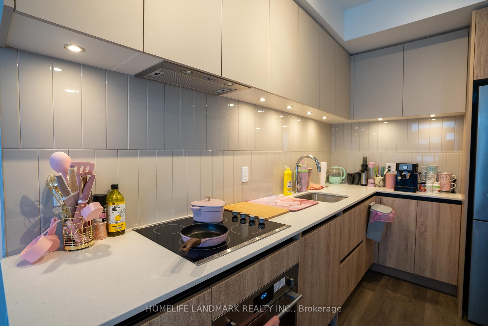 1 Bedroom Condo at 7950 bathurst, Vaughan For sale