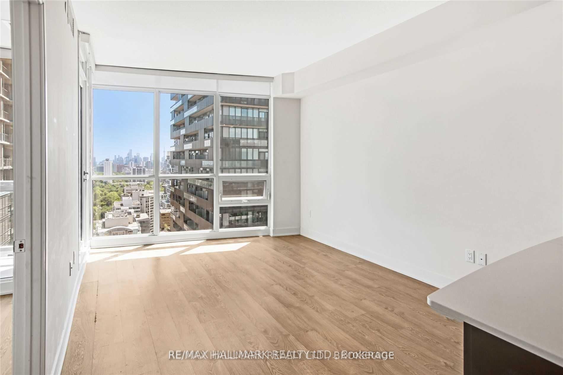 2 Bedrooms Condo at 30 Roehampton,  Toronto For sale