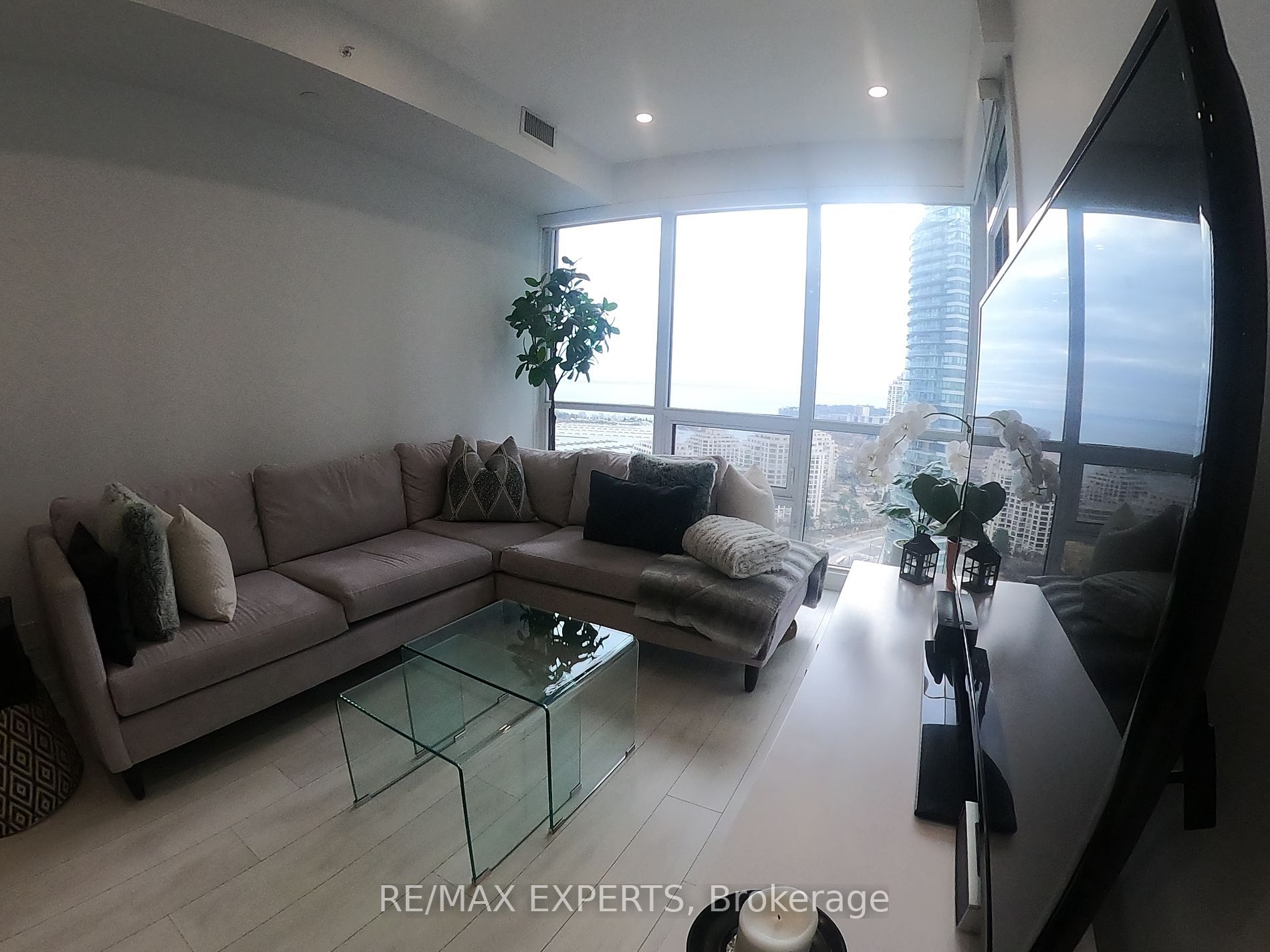2200 Lake Shore Boulevard W 2802
