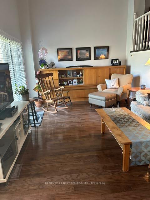 3 Bedrooms Condo at 6040 Montevideo, Mississauga For sale