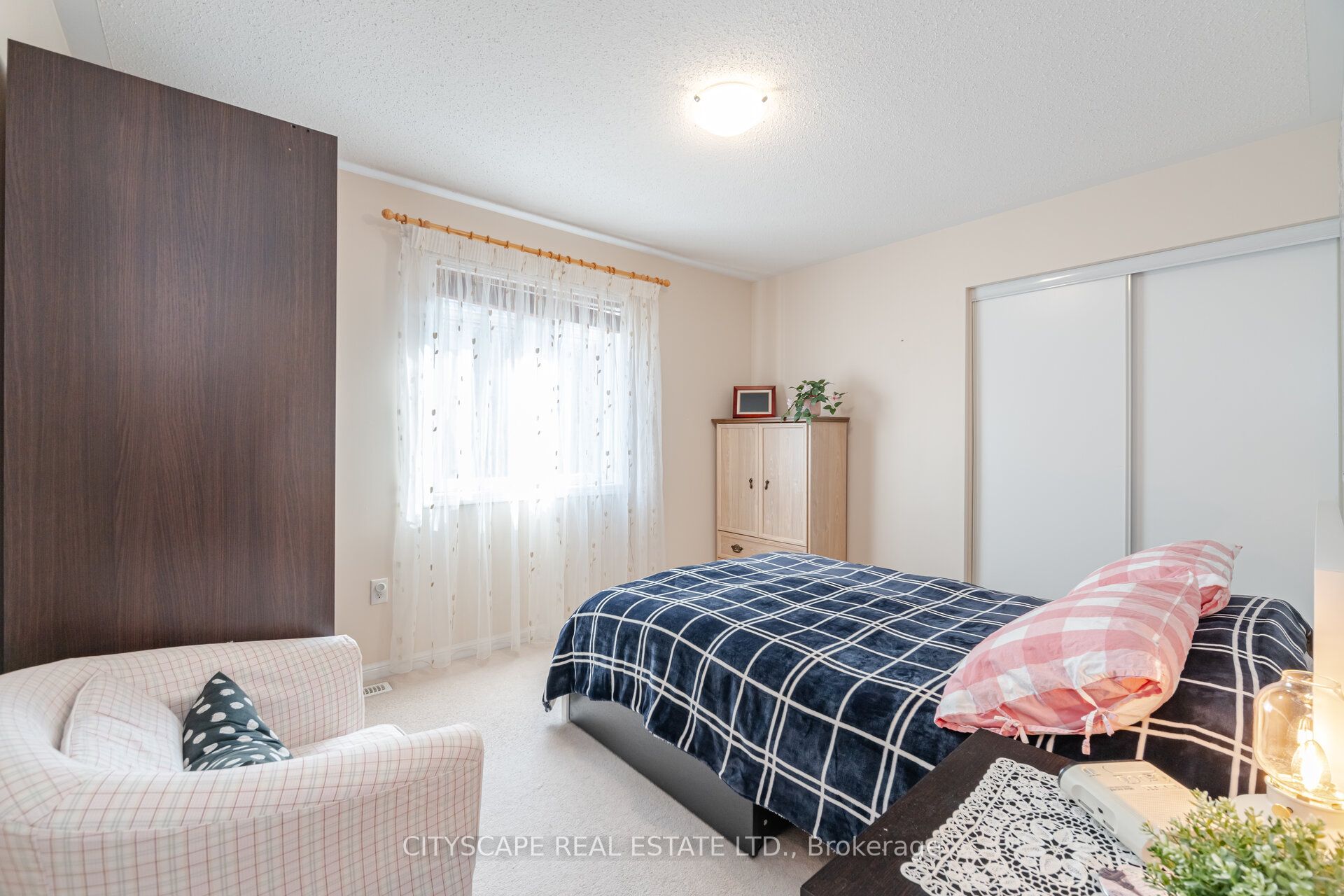 657 Symons Cross