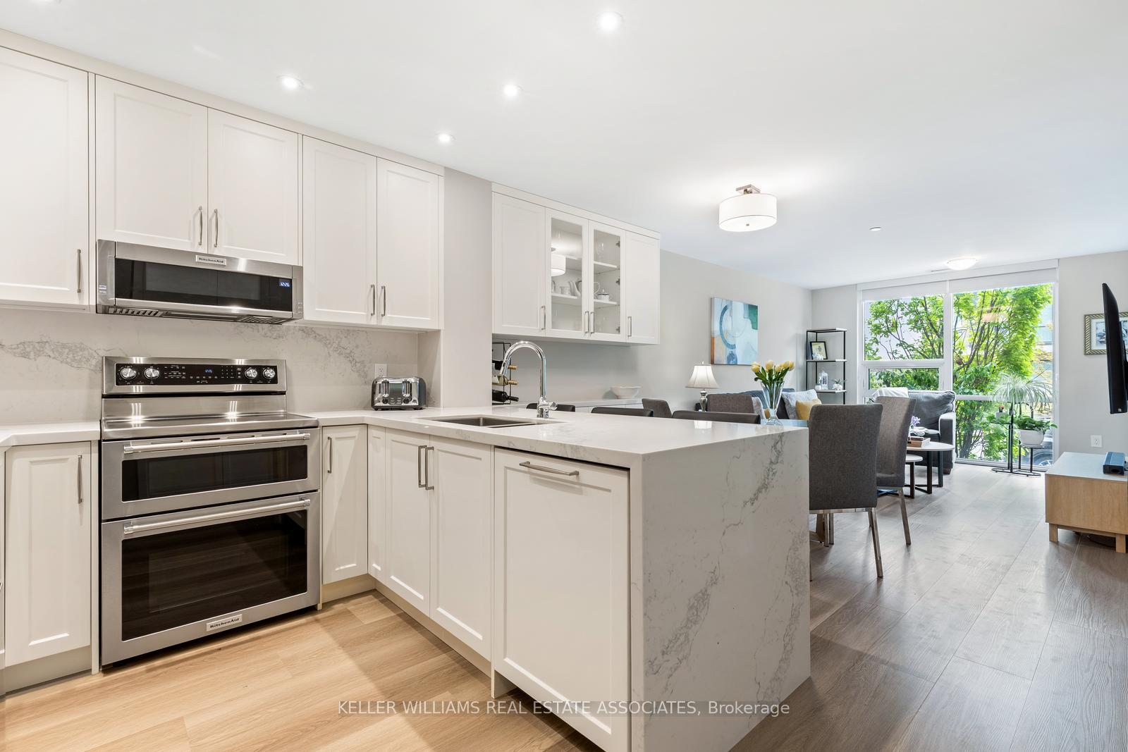 4 Bedrooms Condo at 5025 Four Springs, Mississauga For sale
