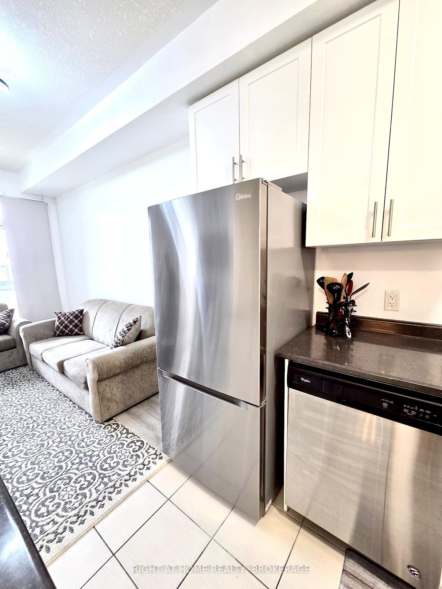 1 Bedroom Condo at 2490 Old Bronte, Oakville For sale