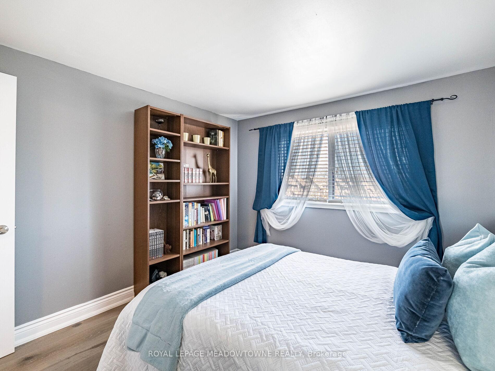 3 Bedrooms Condo at 6780 Formentera, Mississauga For sale
