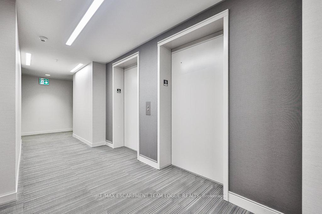 2 Bedrooms Condo at 2081 Fairview,  Burlington For sale