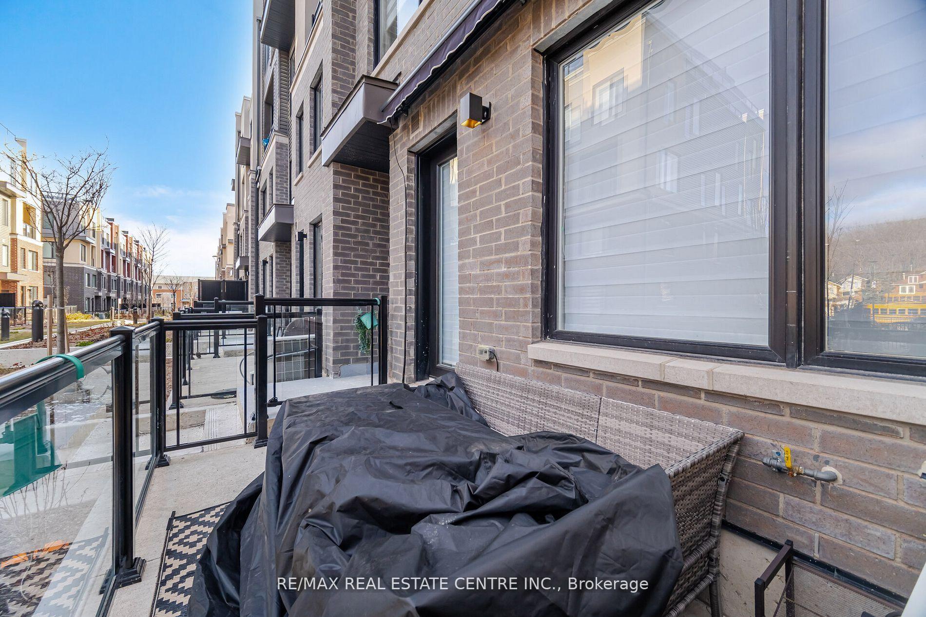 2 Bedrooms Condo at 3562 Colonial,  Mississauga For sale