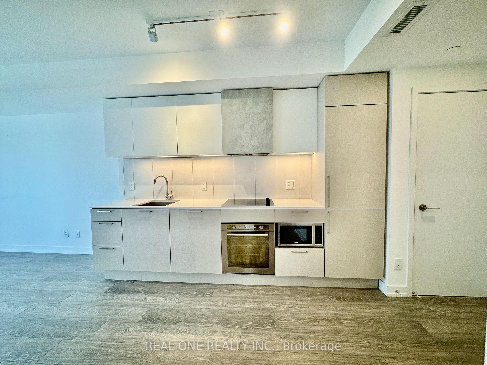 2 Bedrooms Condo at 19 Western Battery, Toronto For sale