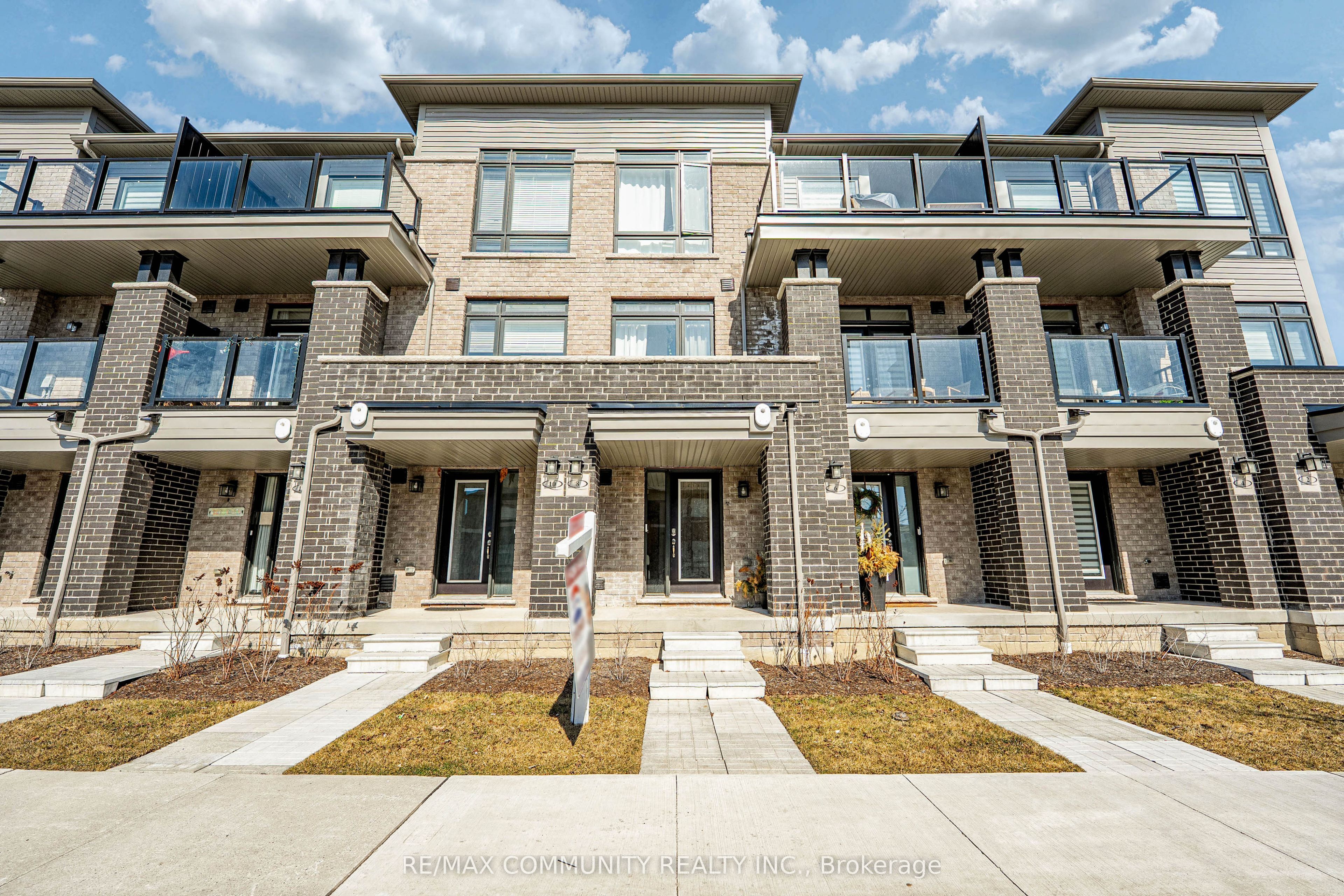 8 Esquire Way, Whitby, ON L1R 3K4