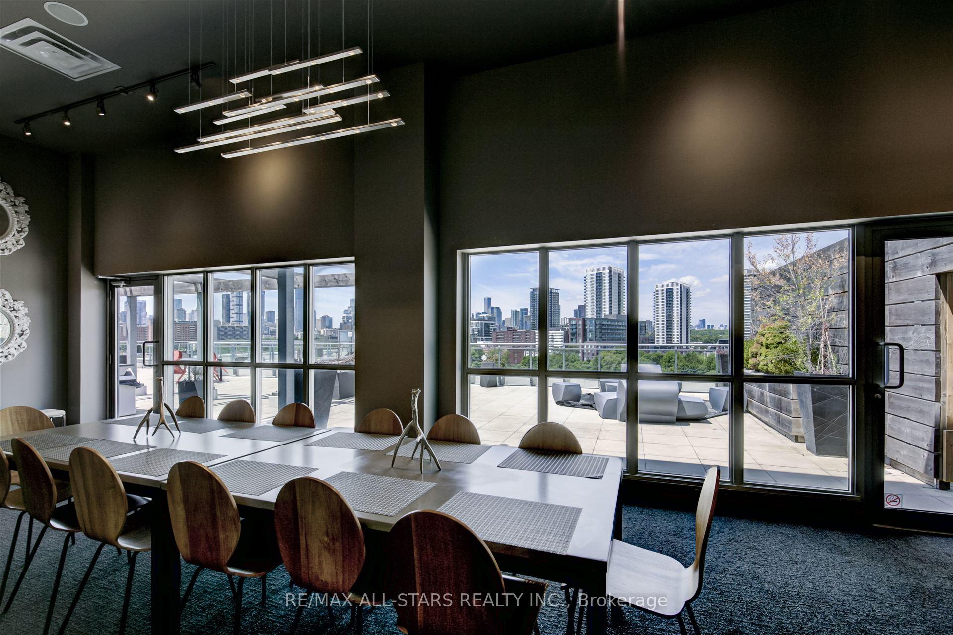 2 Bedrooms Condo at 510 King, Toronto For sale