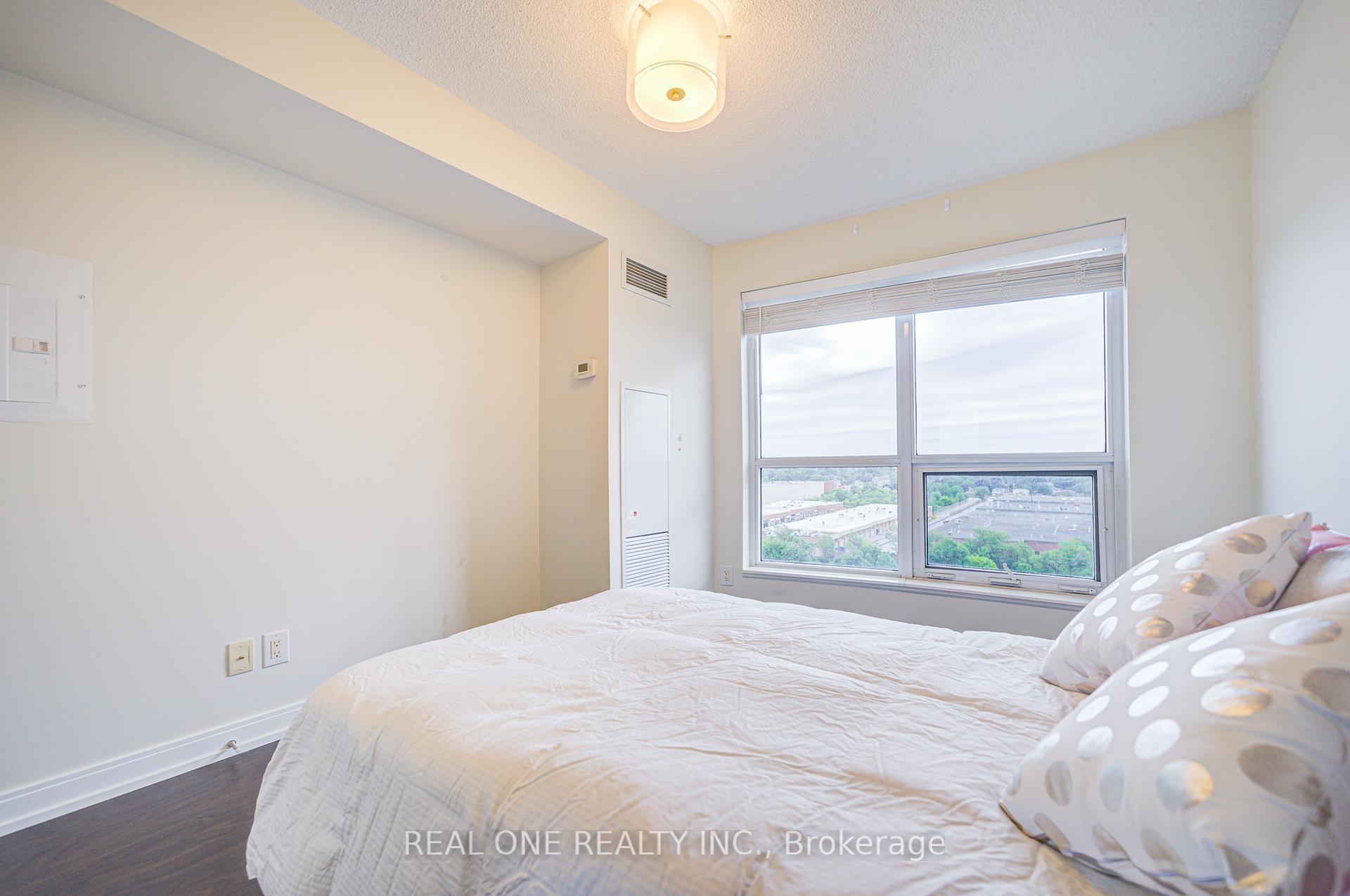 3 Bedrooms Condo at 151 Village Green, Toronto For sale
