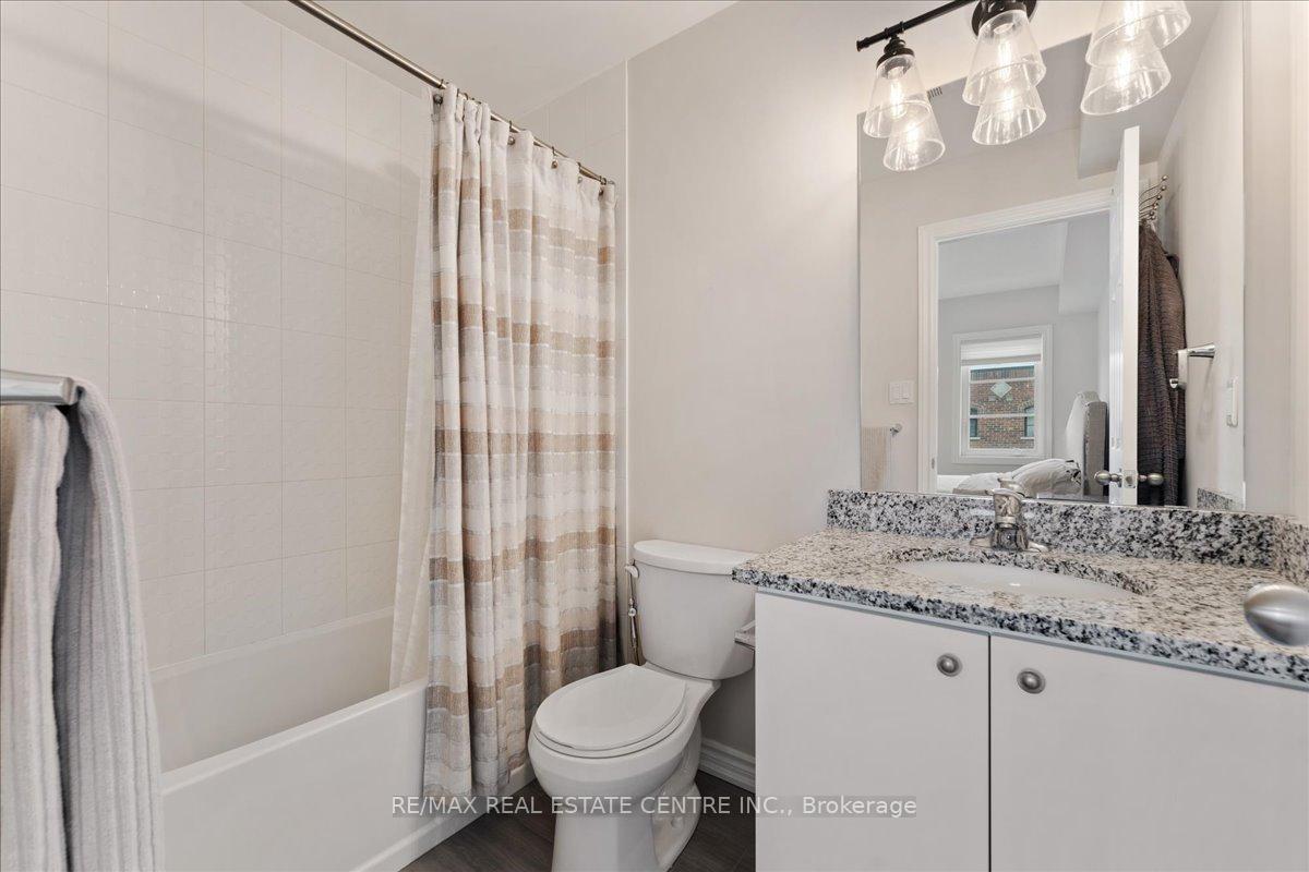2 Bedrooms Condo at 219 Dundas, Hamilton For sale