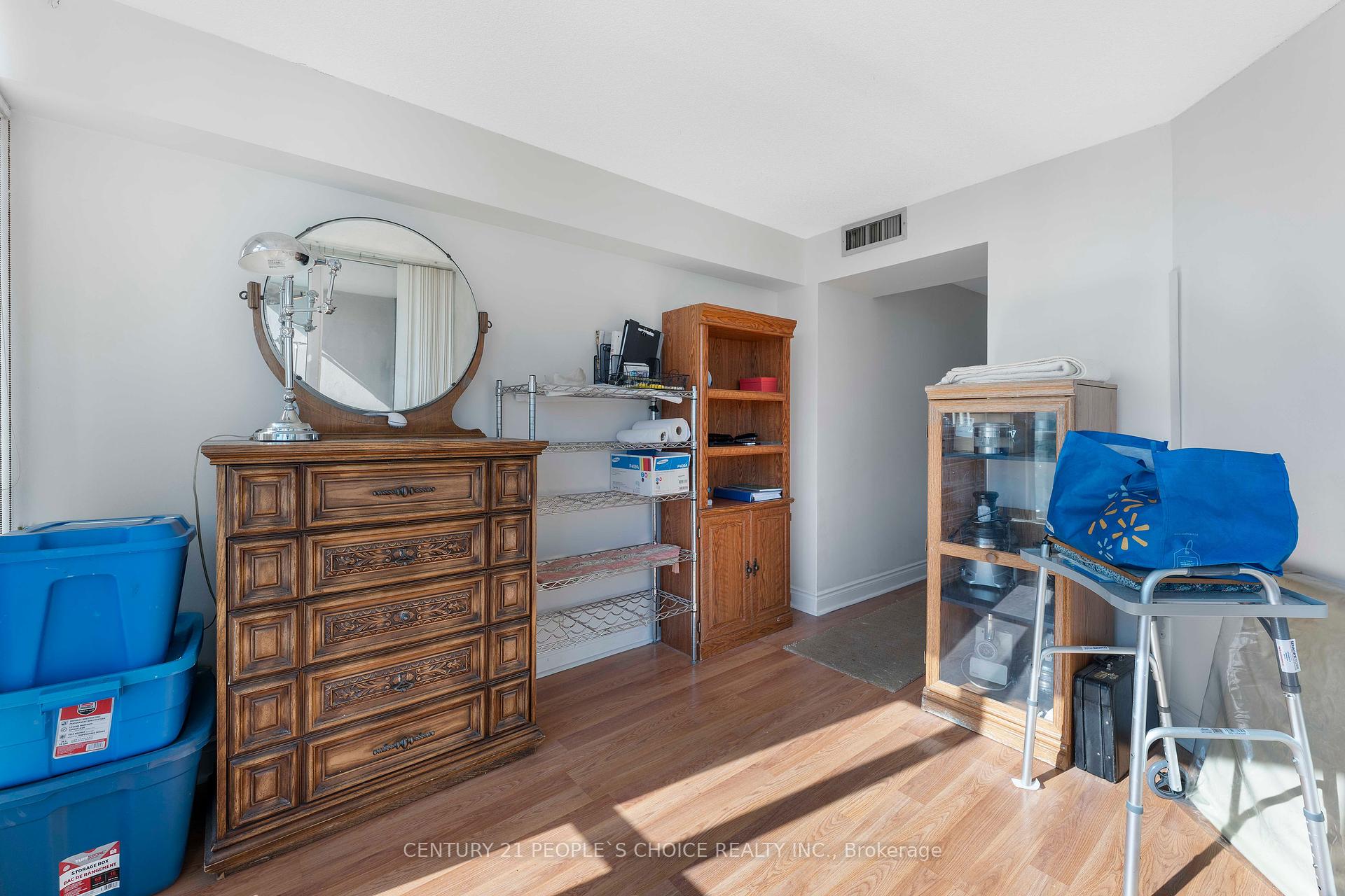 2 Bedrooms Condo at 3 Rowntree, Toronto For sale