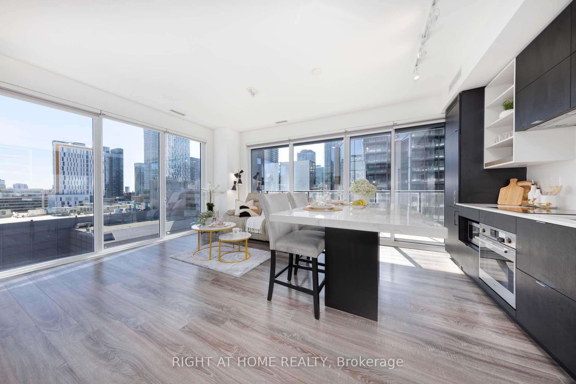 3 Bedrooms Condo at 20 Edward, Toronto For sale