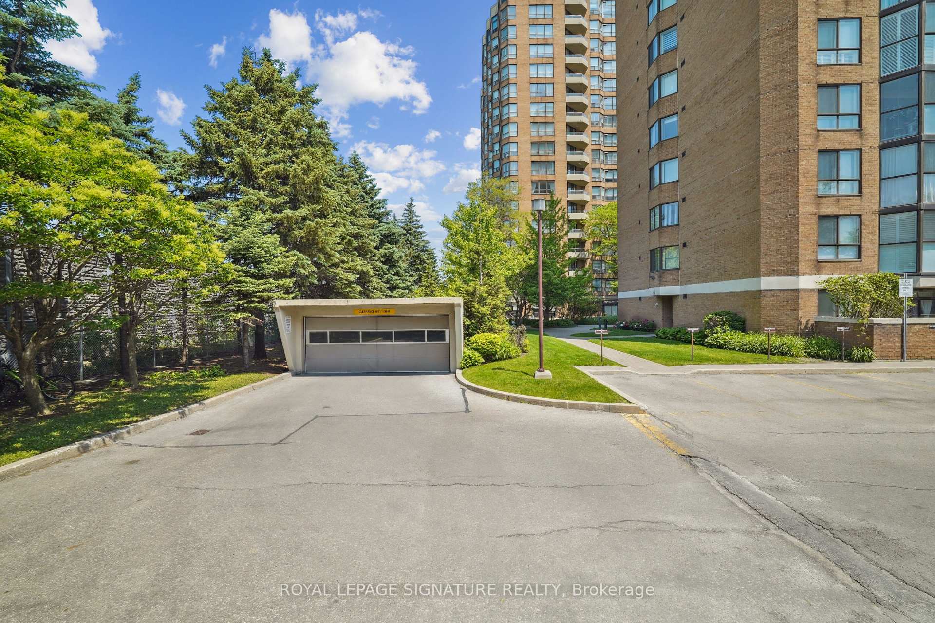 2 Bedrooms Condo at 271 Ridley, Toronto For sale