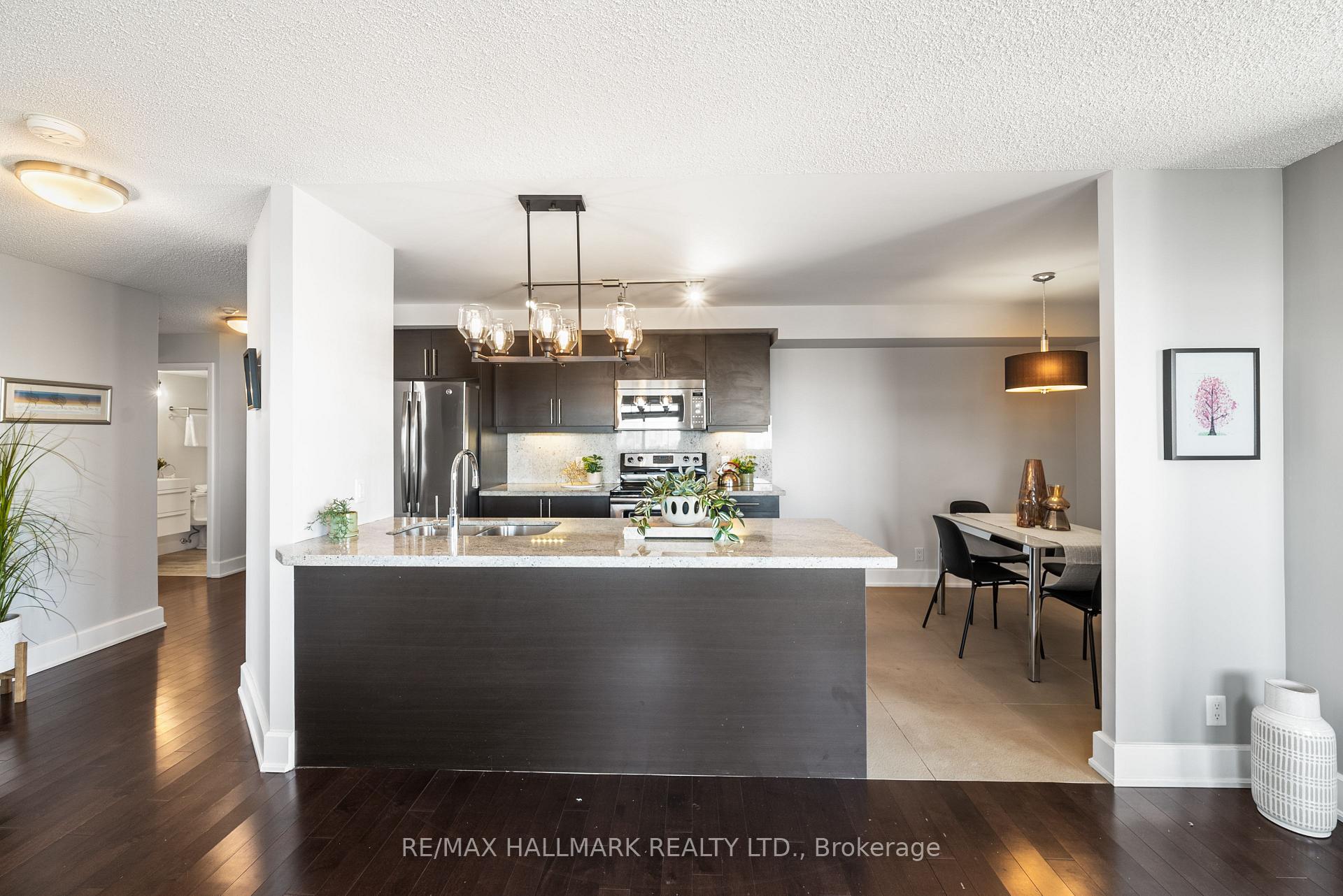 2 Bedrooms Condo at 676 Sheppard, Toronto For sale