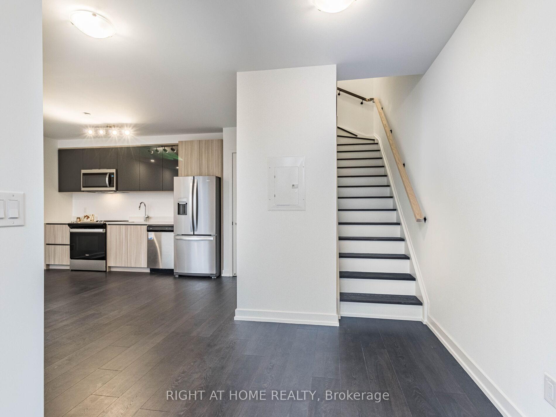 2 Bedrooms Condo at 5 maryport, Toronto For sale