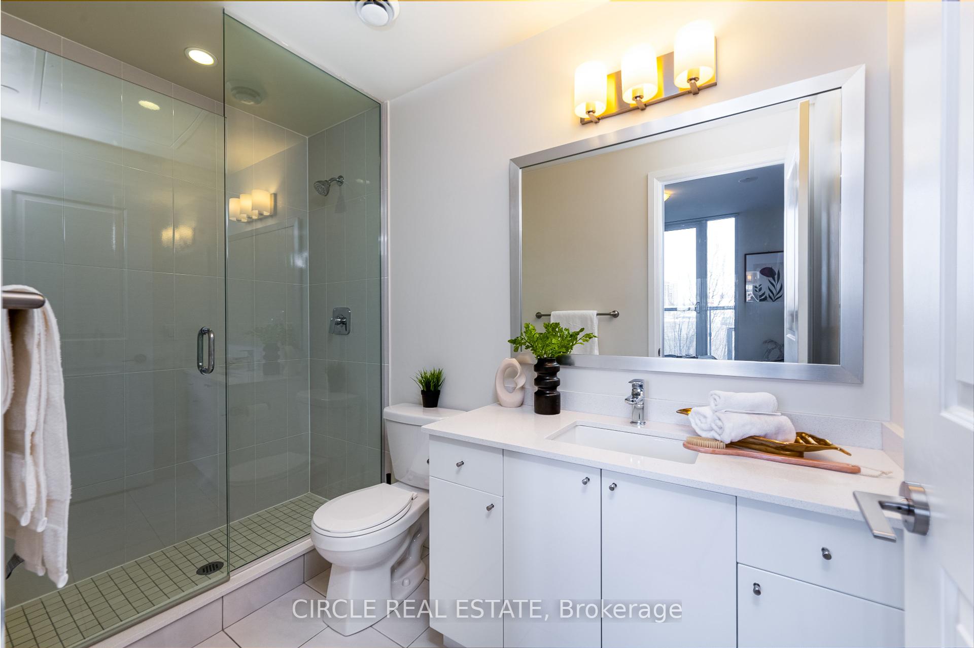 4 Bedrooms Condo at 5033 Four Springs,  Mississauga For sale