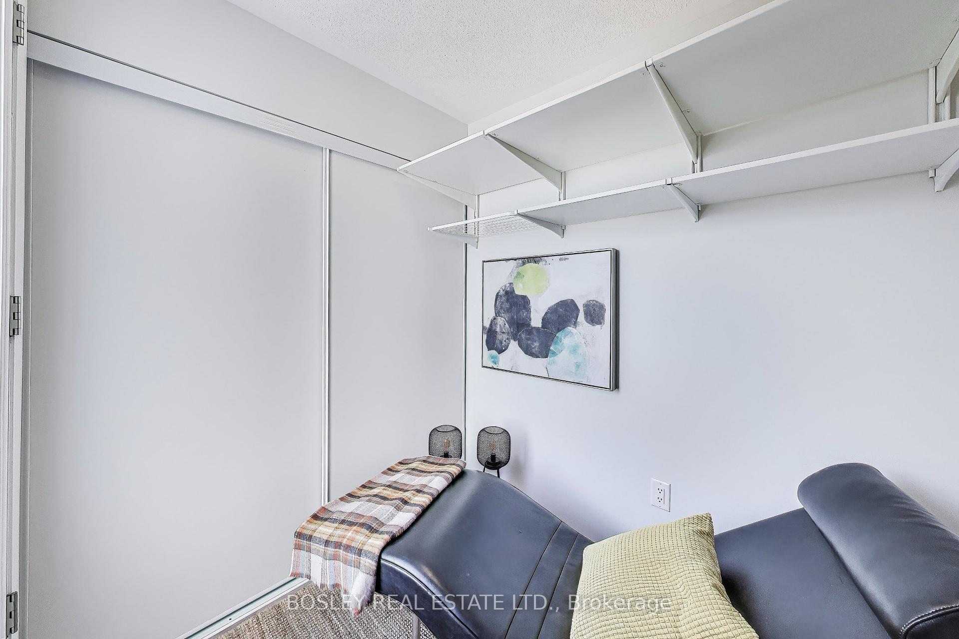 2 Bedrooms Condo at 390 Hopewell, Toronto For sale