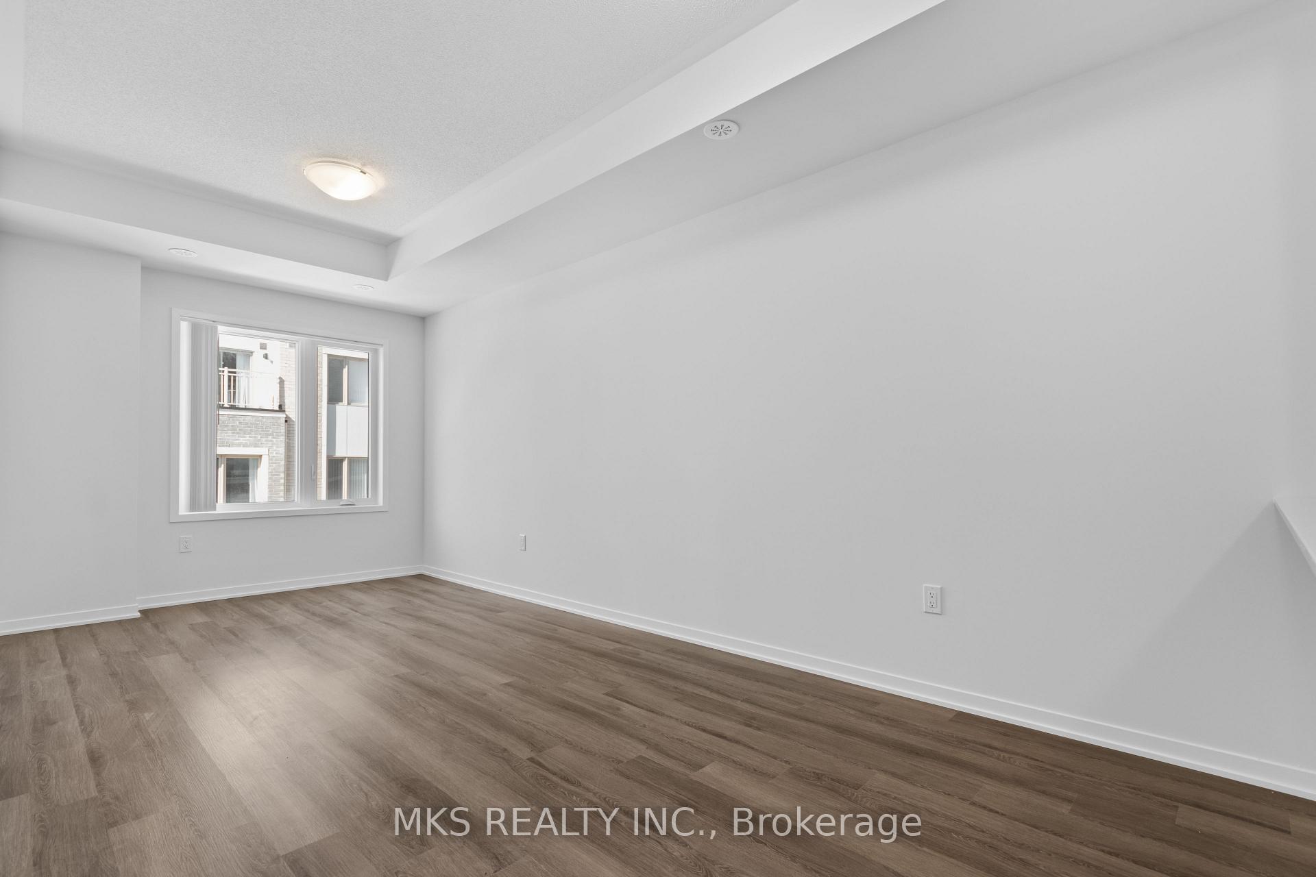 3 Bedrooms Condo at 121 Honeycrisp,  Vaughan For sale