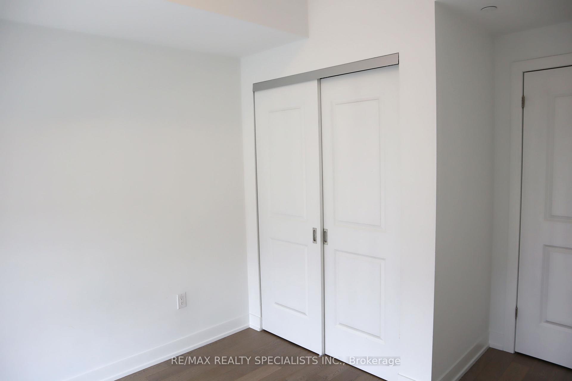 2 Bedrooms Condo at 1063 Douglas McCurdy, Mississauga For sale