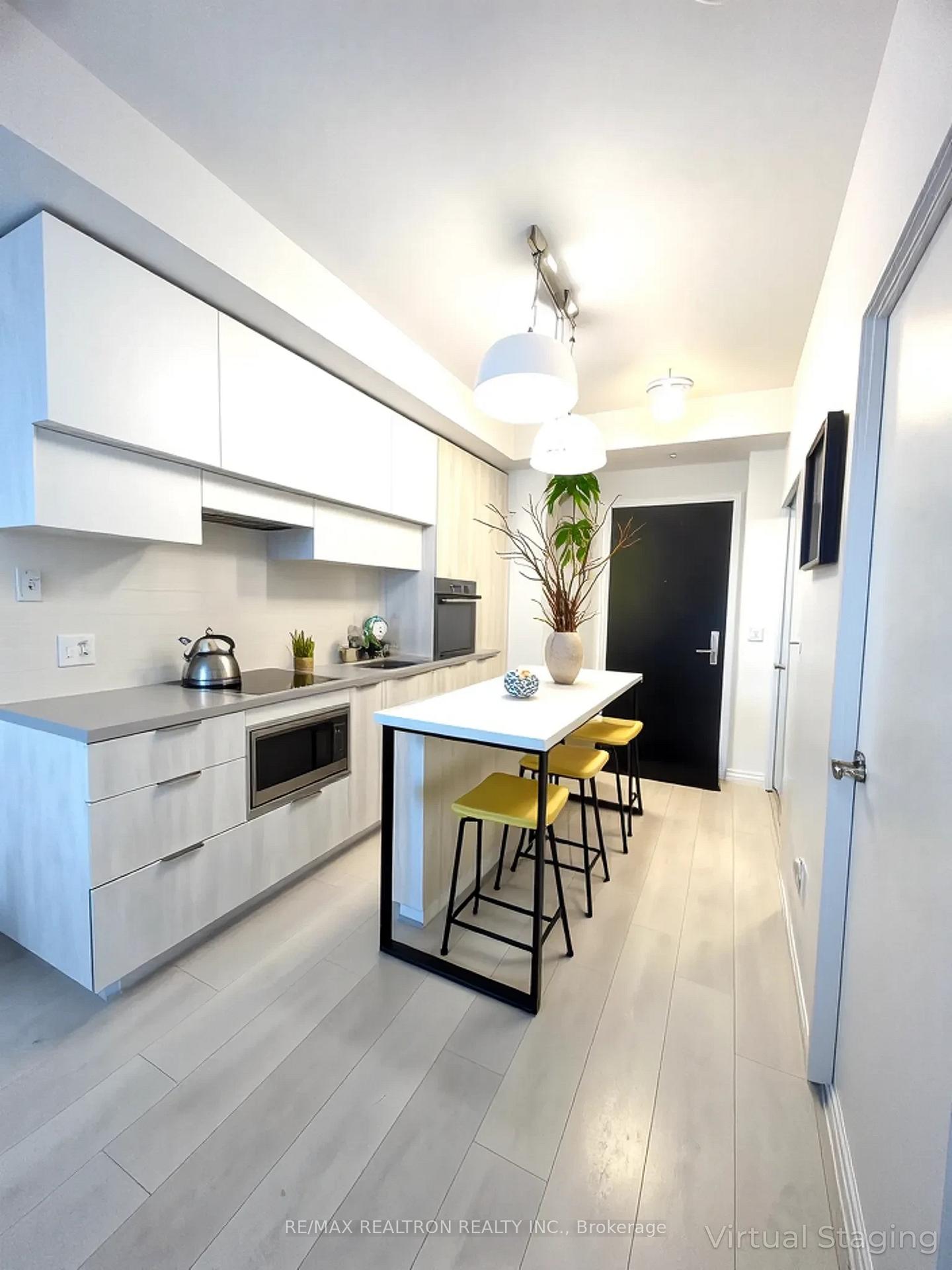 1 Bedroom Condo at 8 Eglinton, Toronto For sale