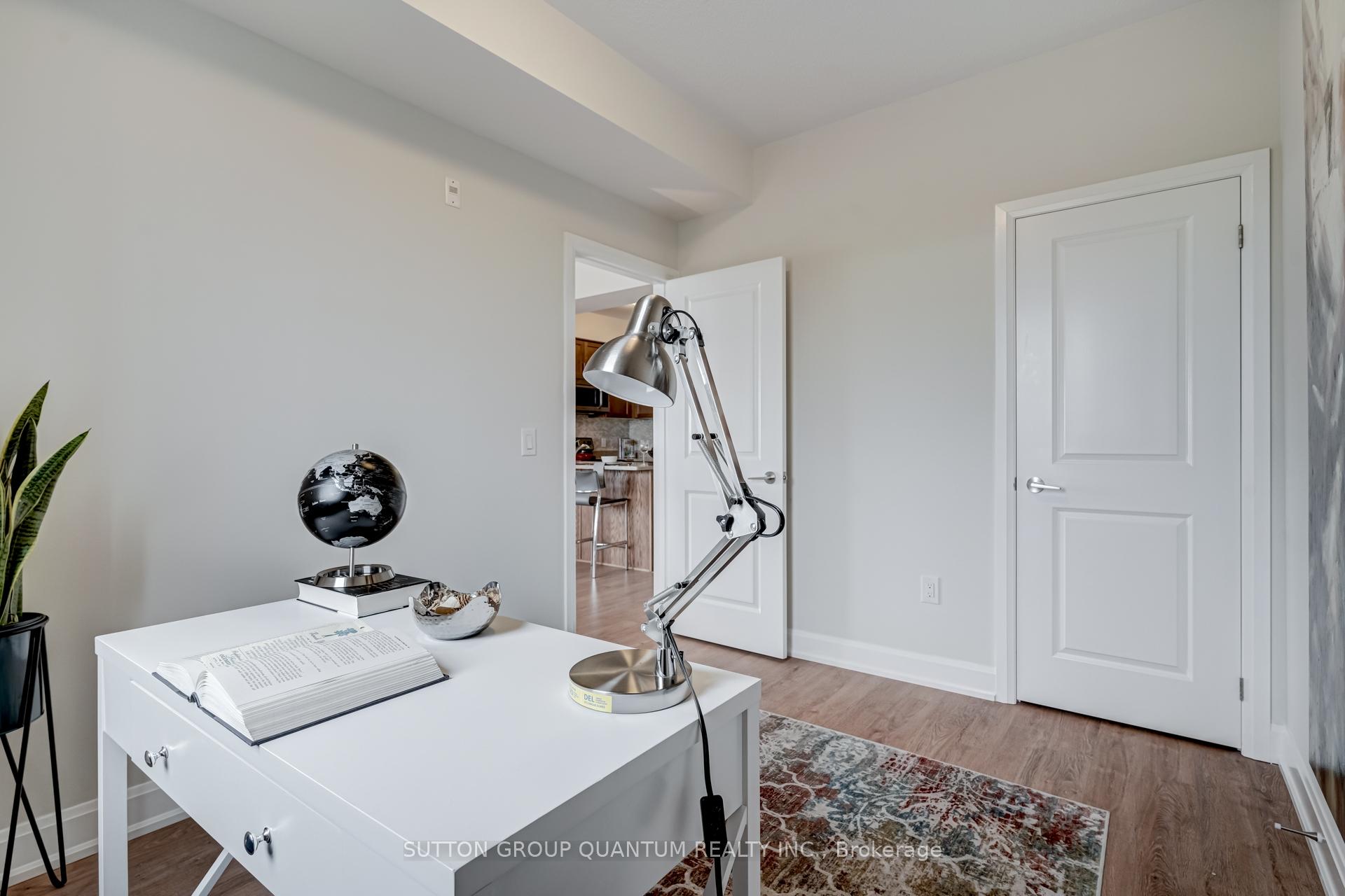 2 Bedrooms Condo at 275 Roxton, Oakville For sale