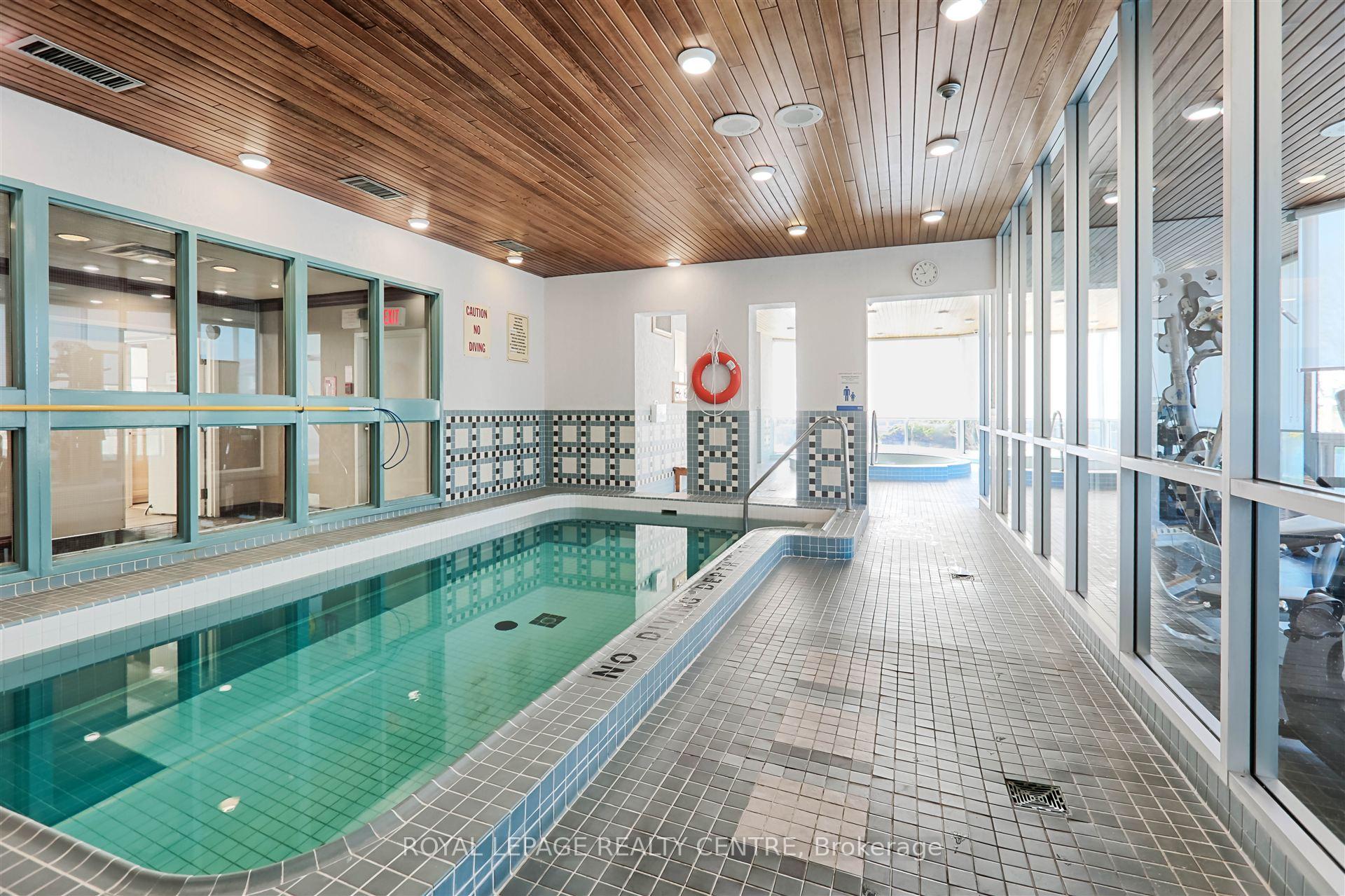 2 Bedrooms Condo at 880 Dundas,  Mississauga For sale