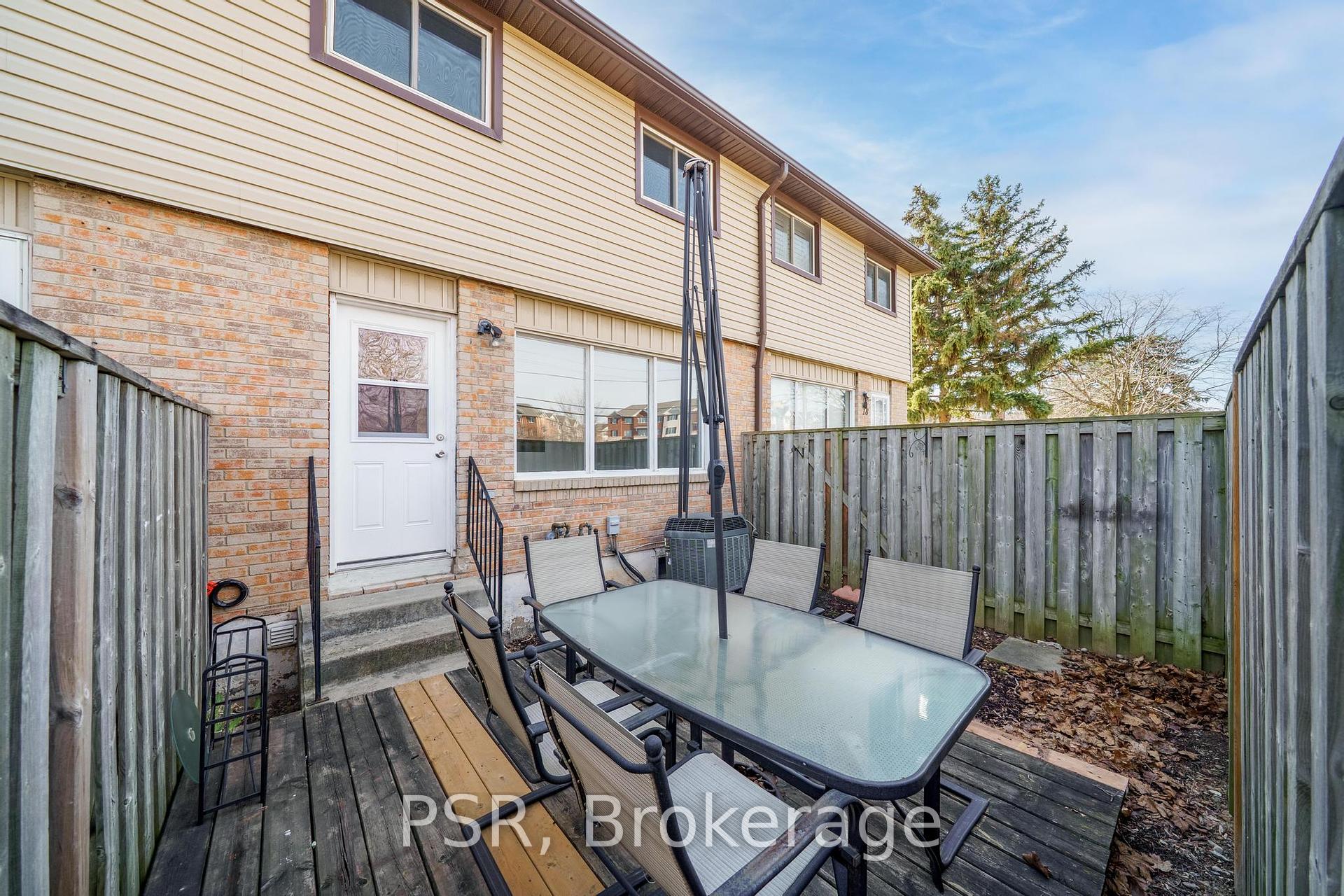 3 Bedrooms Condo at 10 Angus, Hamilton For sale