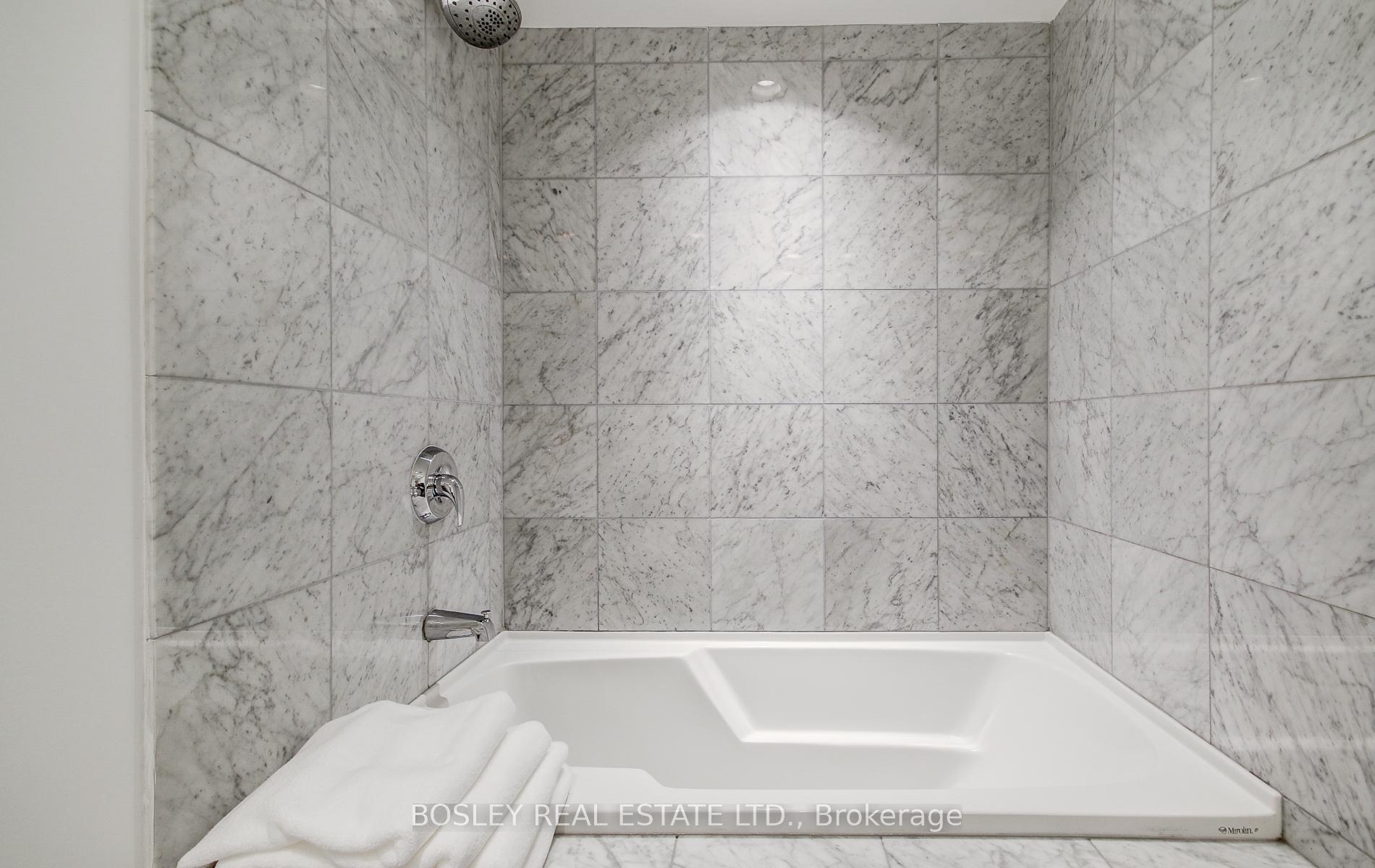 2 Bedrooms Condo at 8 Park, Toronto For sale