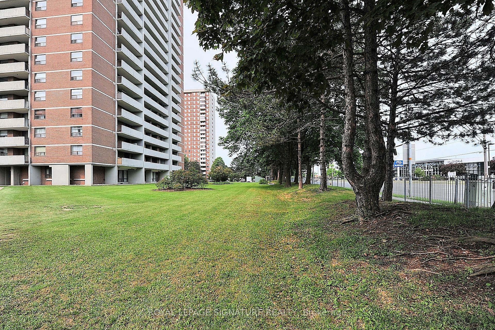 10 Tangreen Court, #702