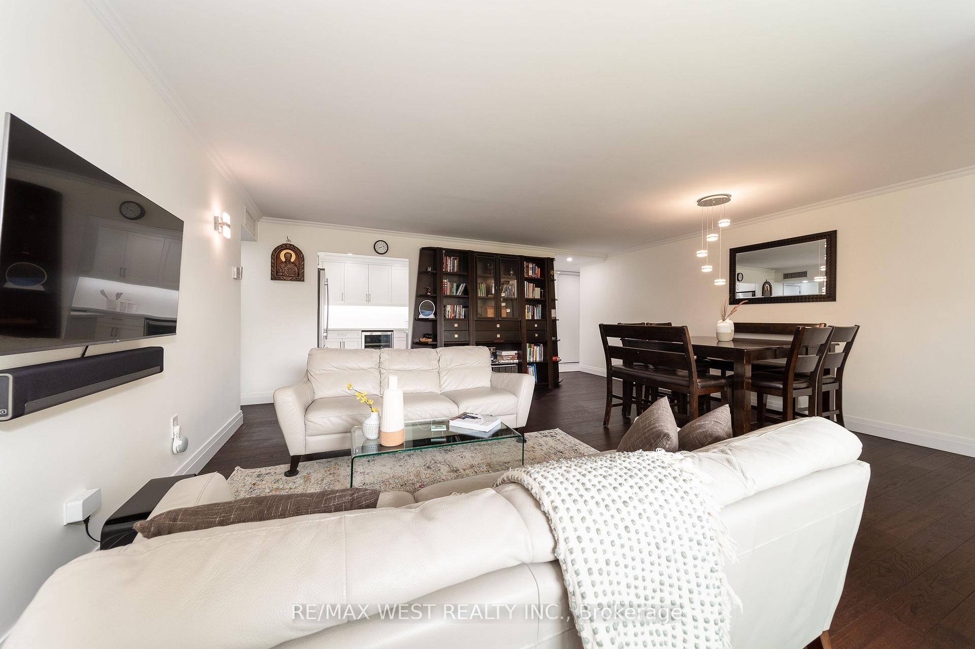 4 Bedrooms Condo at 61 Richview, Toronto For sale