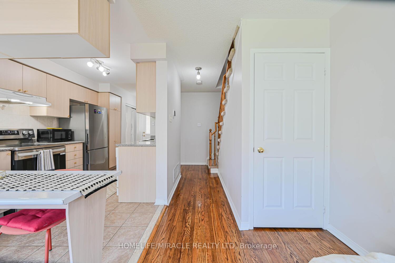 2 Bedrooms Condo at 5255 Guildwood, Mississauga For sale