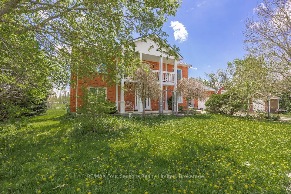 3 Sydenham Trail, Clearview, ON L0M 1H0