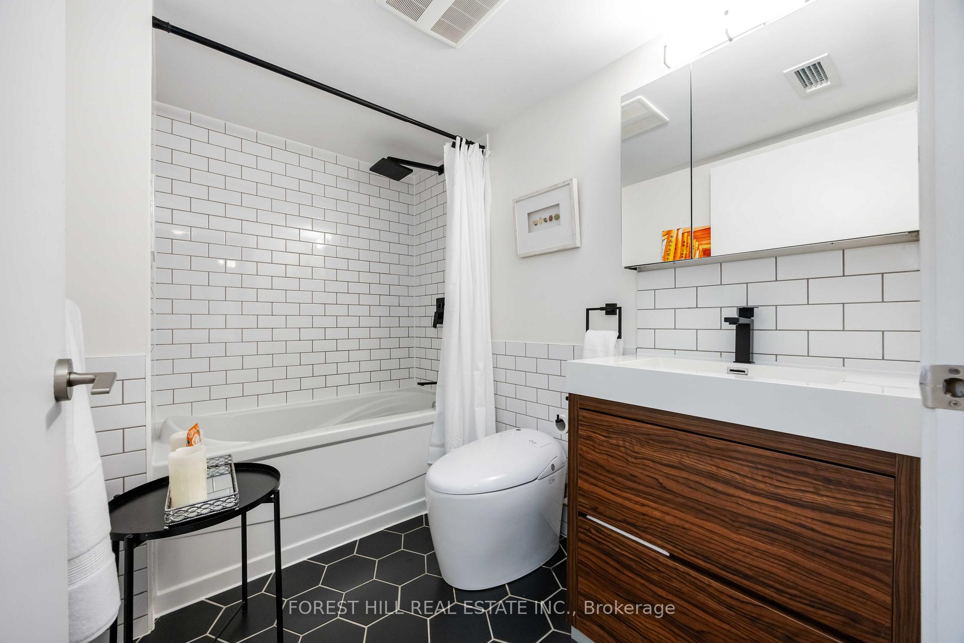 2 Bedrooms Condo at 812 Lansdowne, Toronto For sale
