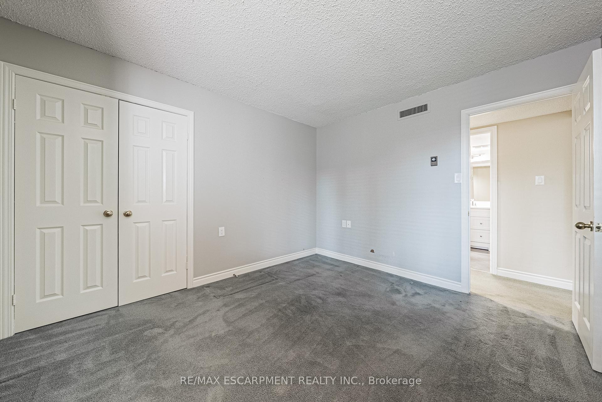 3 Bedrooms Condo at 150 WILSON, Hamilton For sale