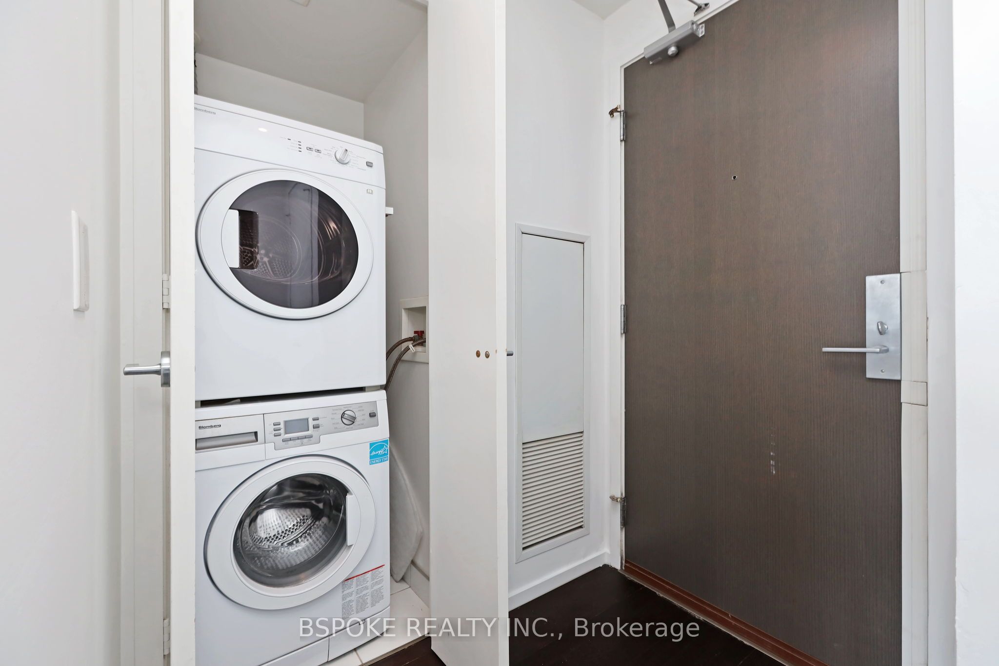 101 Charles Street E, #4402