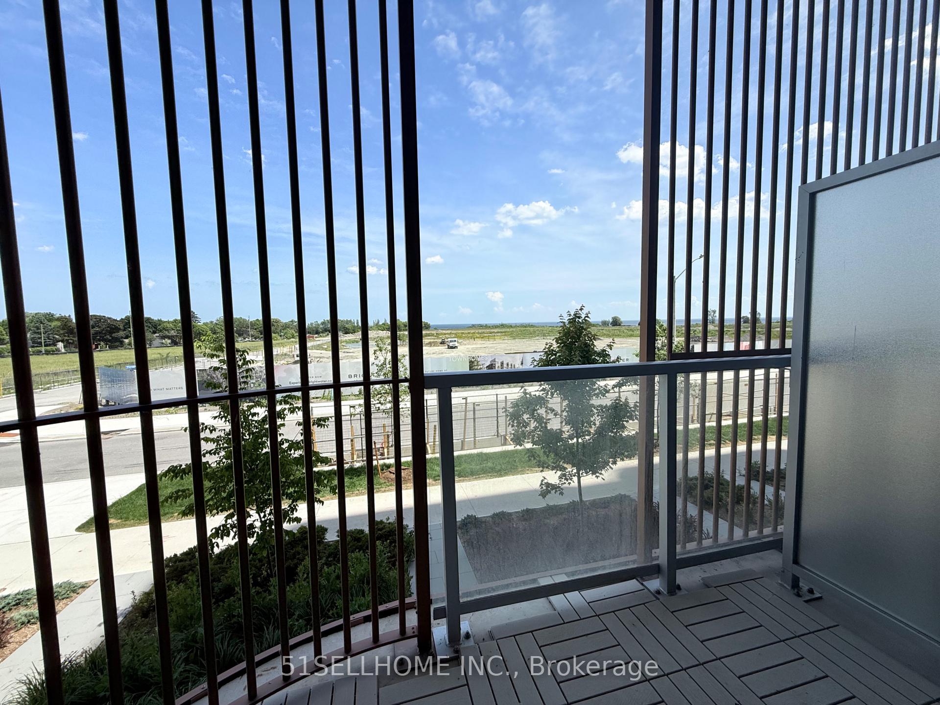 4 Bedrooms Condo at 220 Missinnihe, Mississauga For sale
