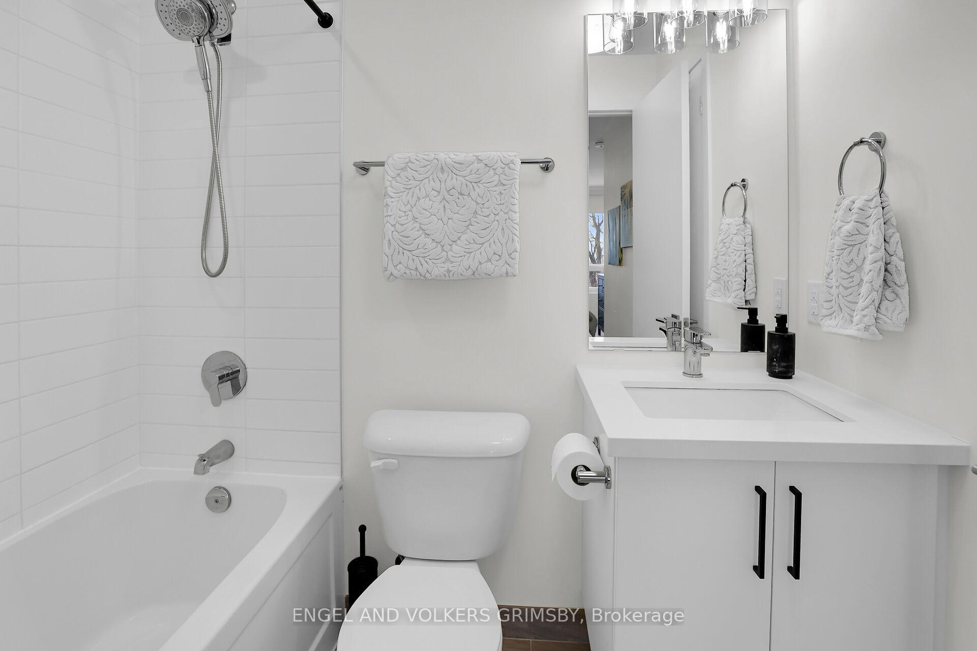 2 Bedrooms Condo at 479 Charlton,  Hamilton For sale