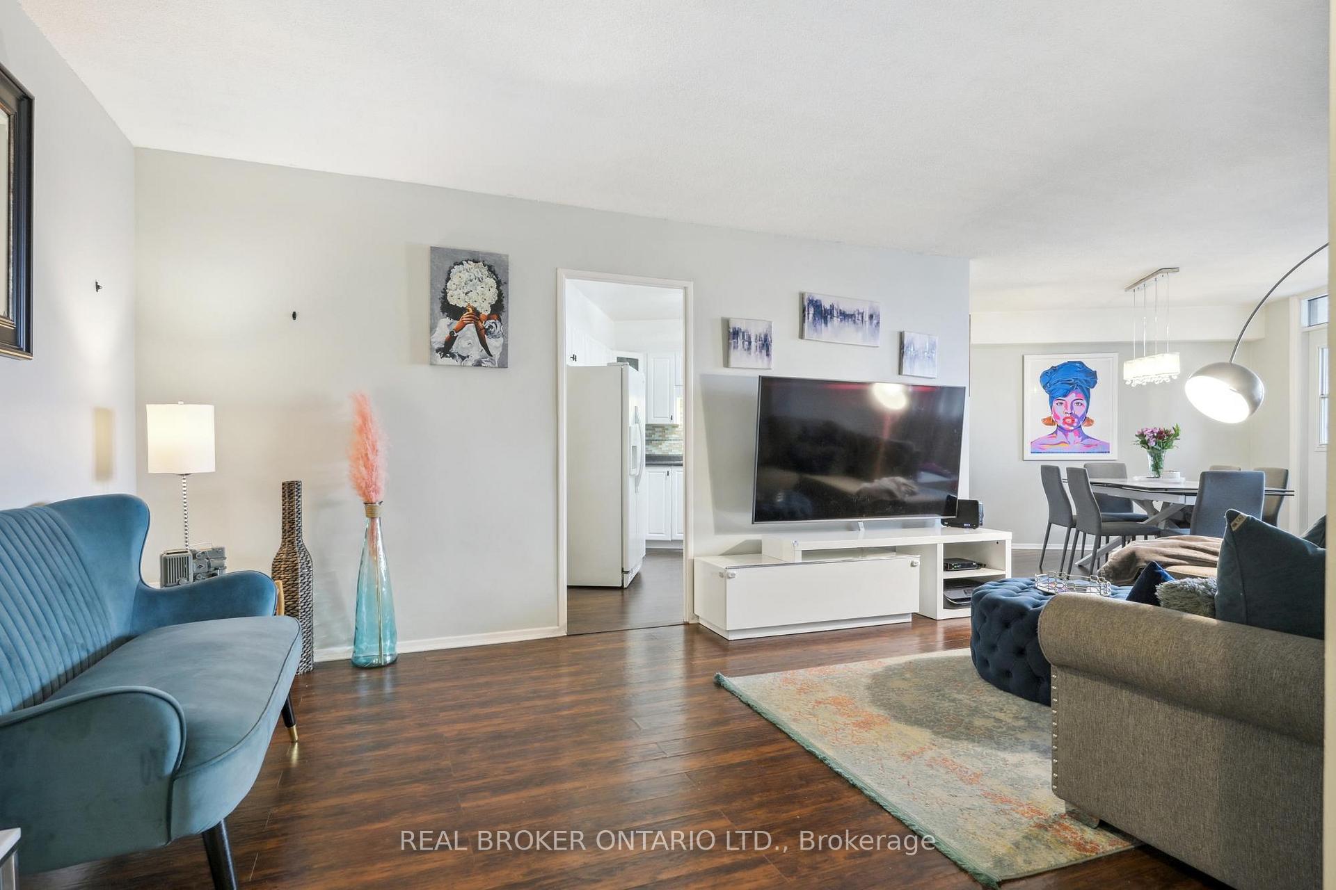 2 Bedrooms Condo at 451 The West Mall, Toronto For sale