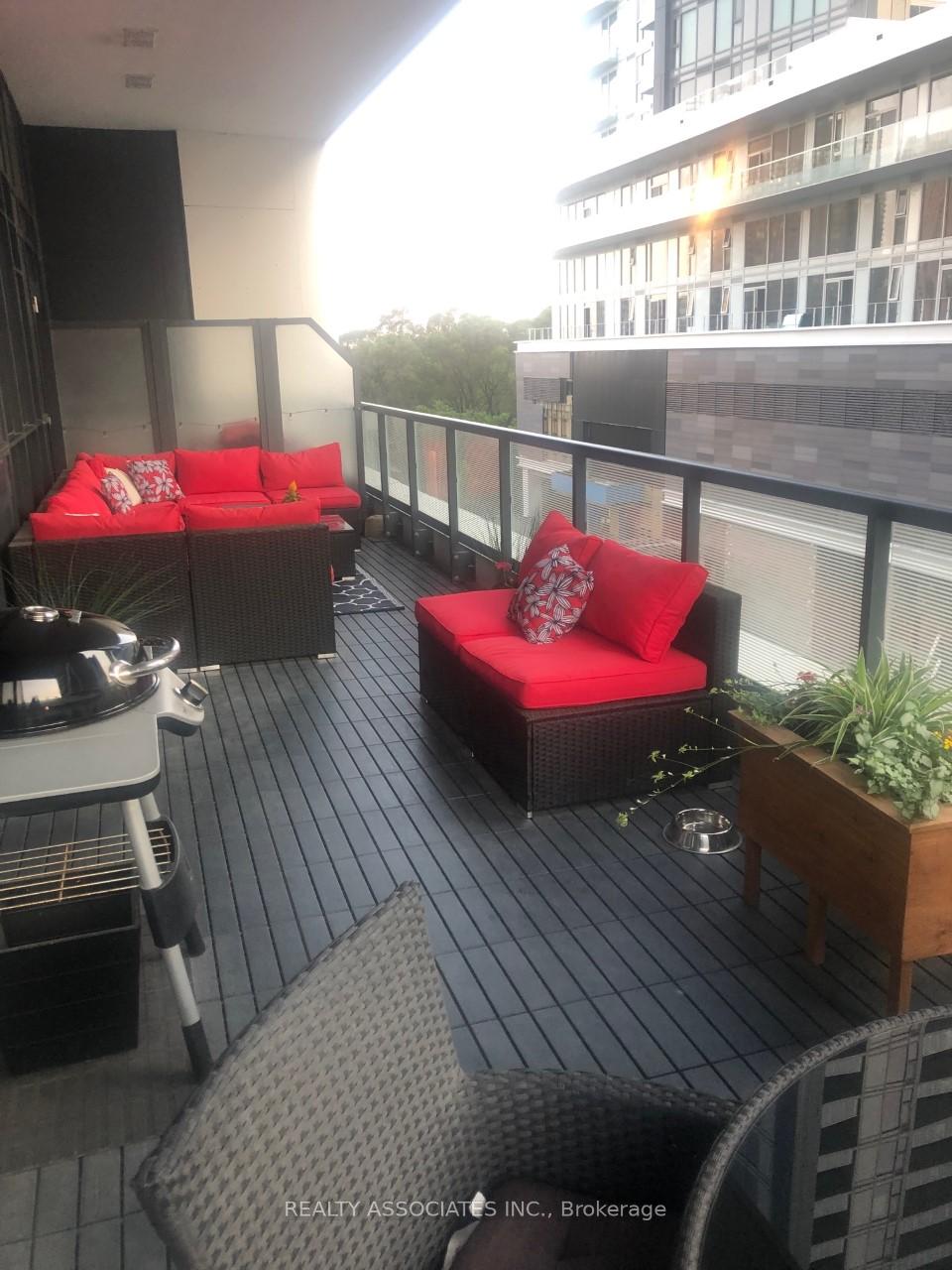 2 Bedrooms Condo at 30 Ordnance, Toronto For sale