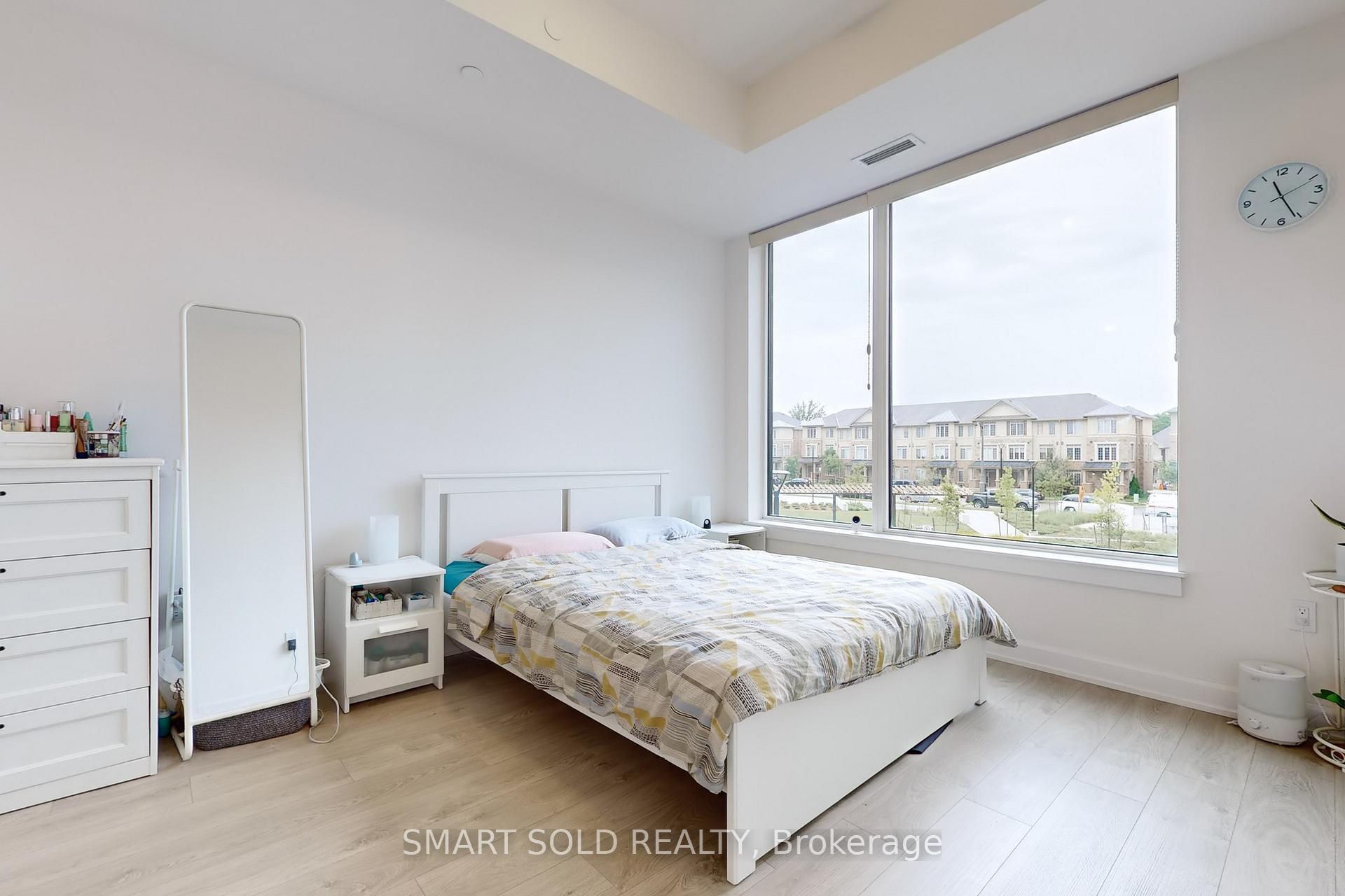 2 Bedrooms Condo at 3200 William Coltson, Oakville For sale