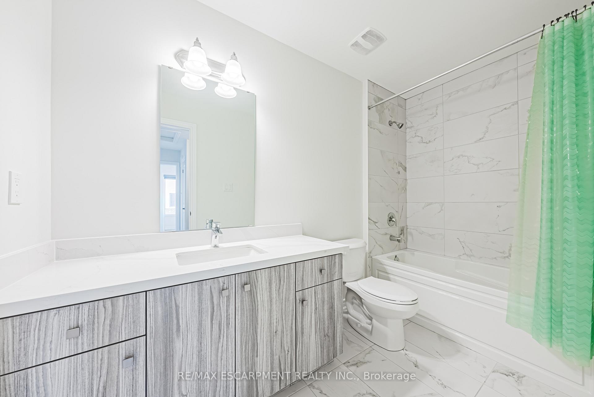 3 Bedrooms Condo at 55 Dryden,  Hamilton For sale