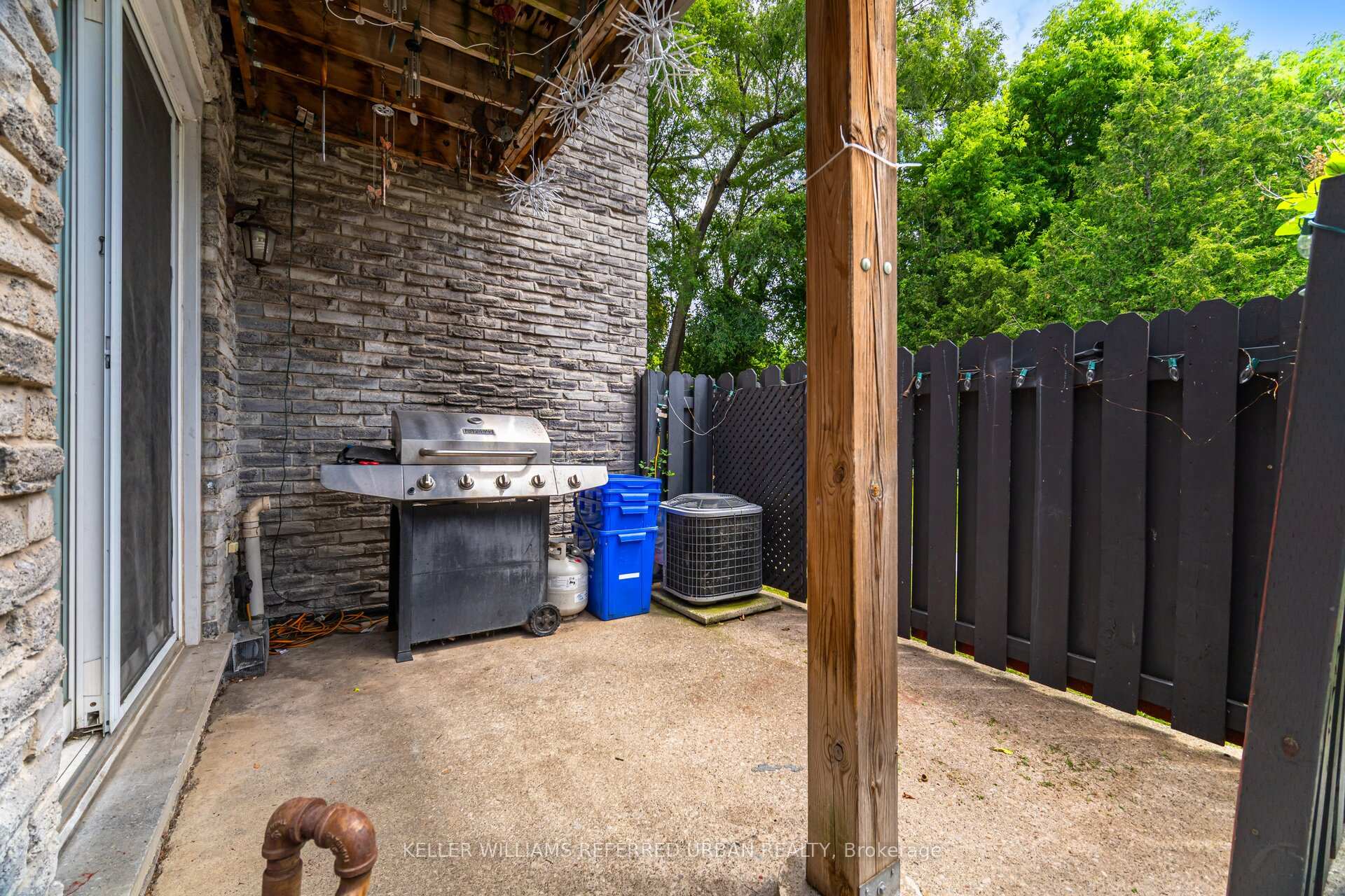 3 Bedrooms Condo at 973 Francis, Burlington For sale