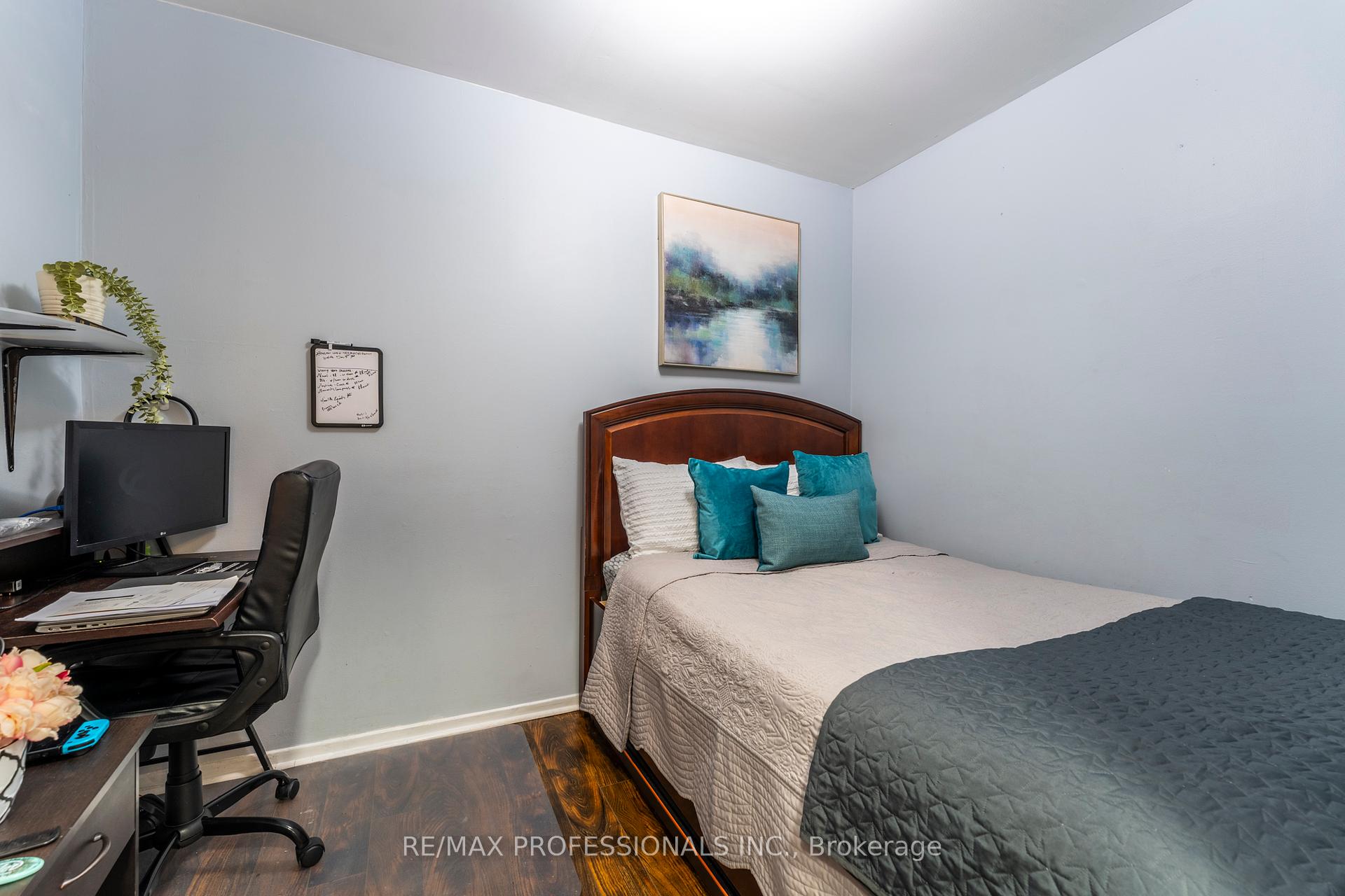 3 Bedrooms Condo at 2095 Roche,  Mississauga For sale