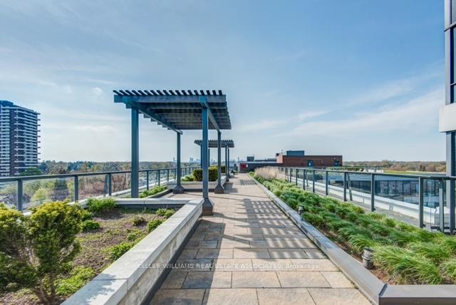 2 Bedrooms Condo at 1 Hurontario, Mississauga For sale