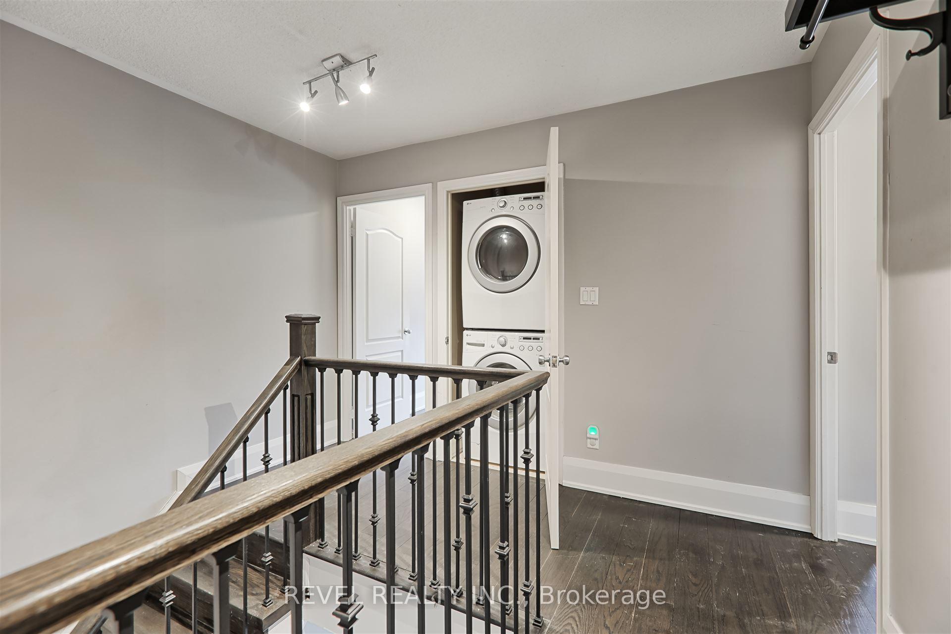 2 Bedrooms Condo at 3 Rean,  Toronto For sale