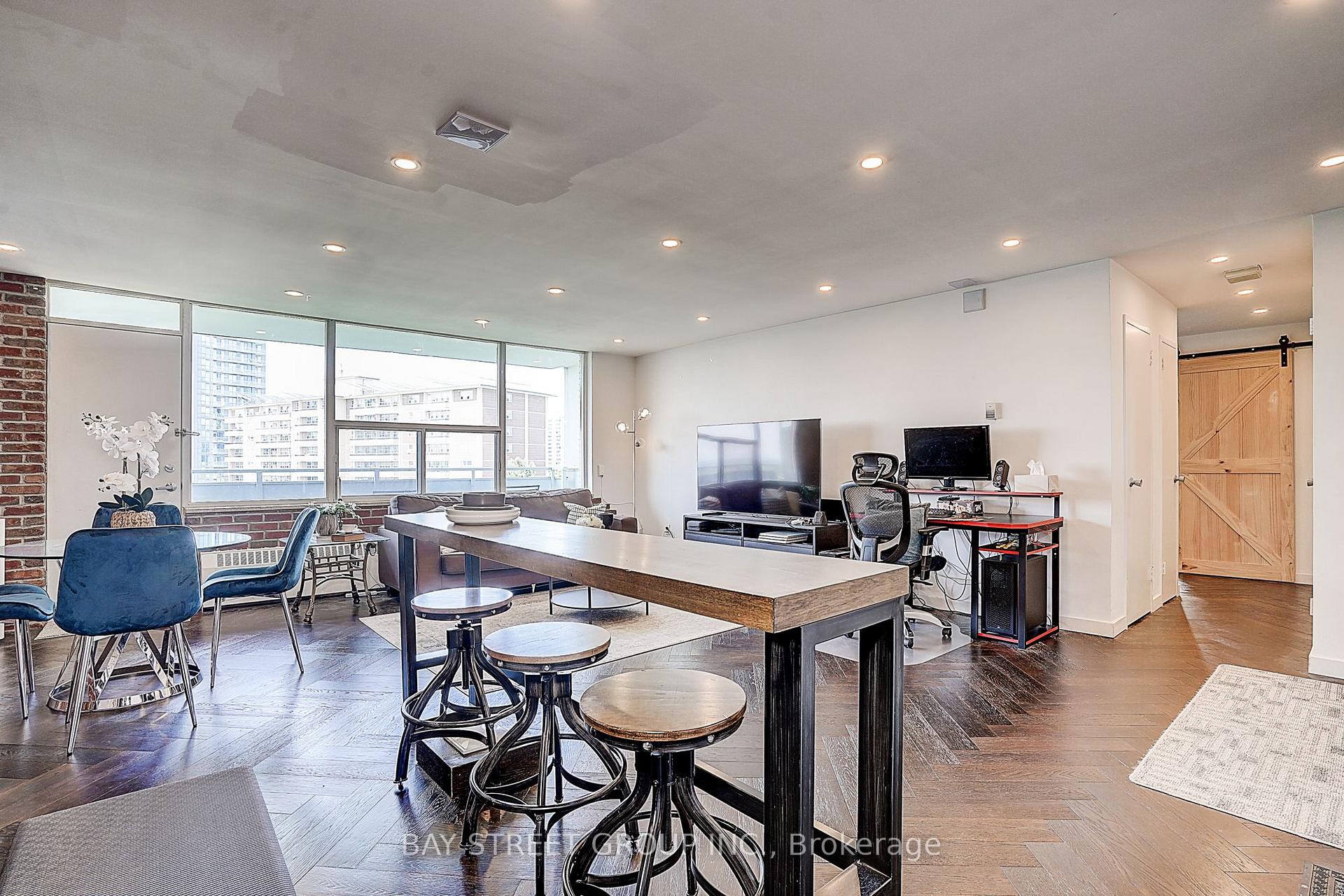2 Bedrooms Condo at 10 Parkway Forest, Toronto For sale